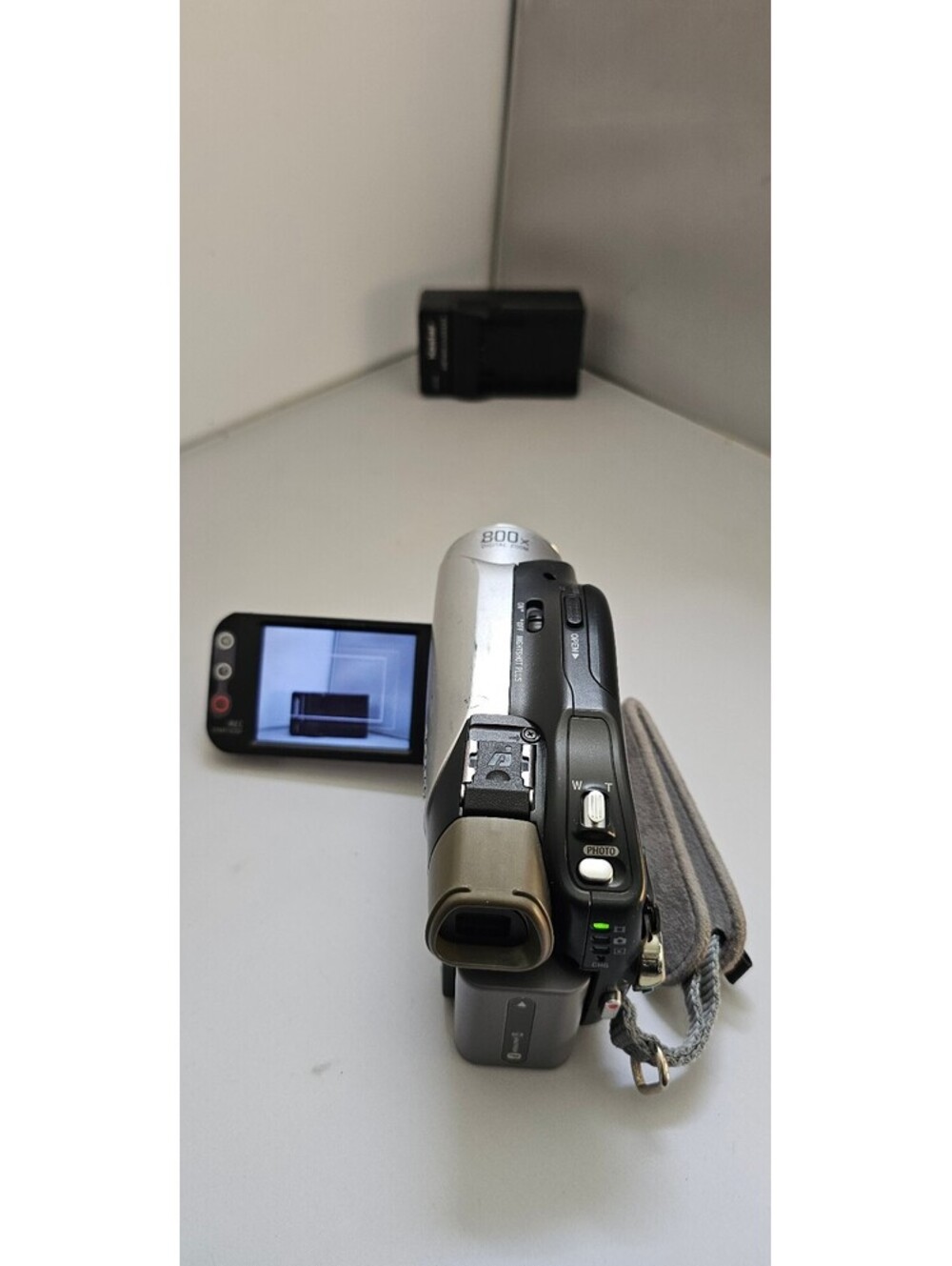 Sony Handycam DCR-DVD103 Camcorder with Case, Battery Charger, and Battery Works - Picture 3 of 15